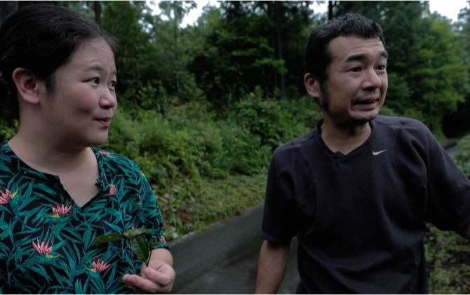 三原さんと月ヶ瀬健康茶園代表の岩田文明さん