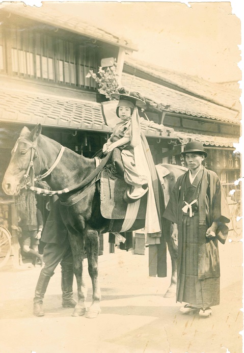 御霊神社秋季例大祭参列稚児写真　昭和初期