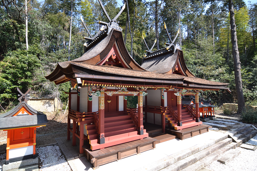 登彌神社　本殿　正面全景