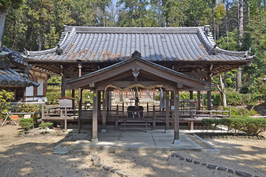 登彌神社　拝殿　正面全景