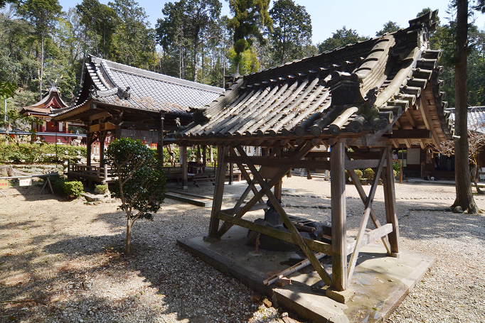 登彌神社　手水舎　全景