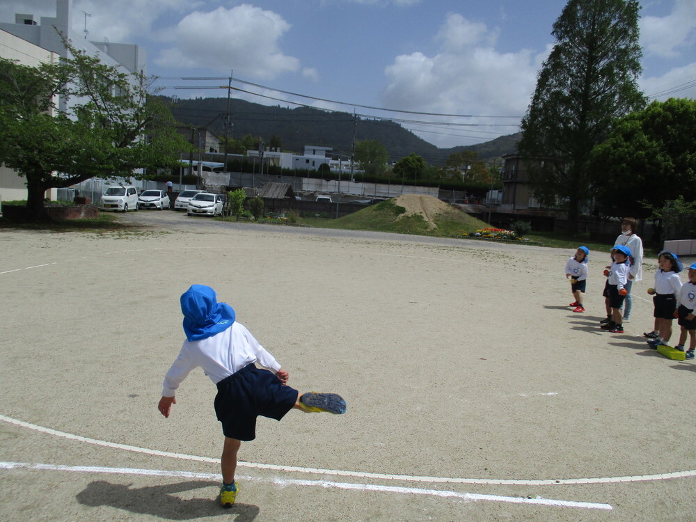 ボール投げ