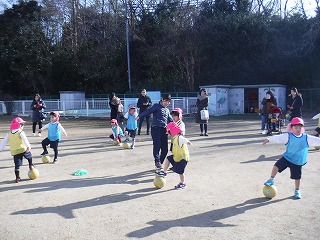 サッカーで遊ぼう