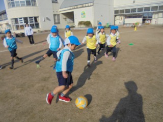 サッカーで遊ぼう