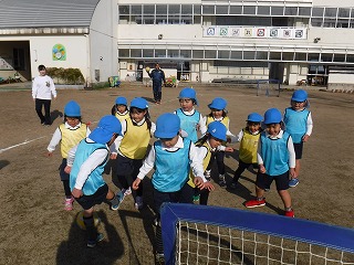 サッカーで遊ぼう