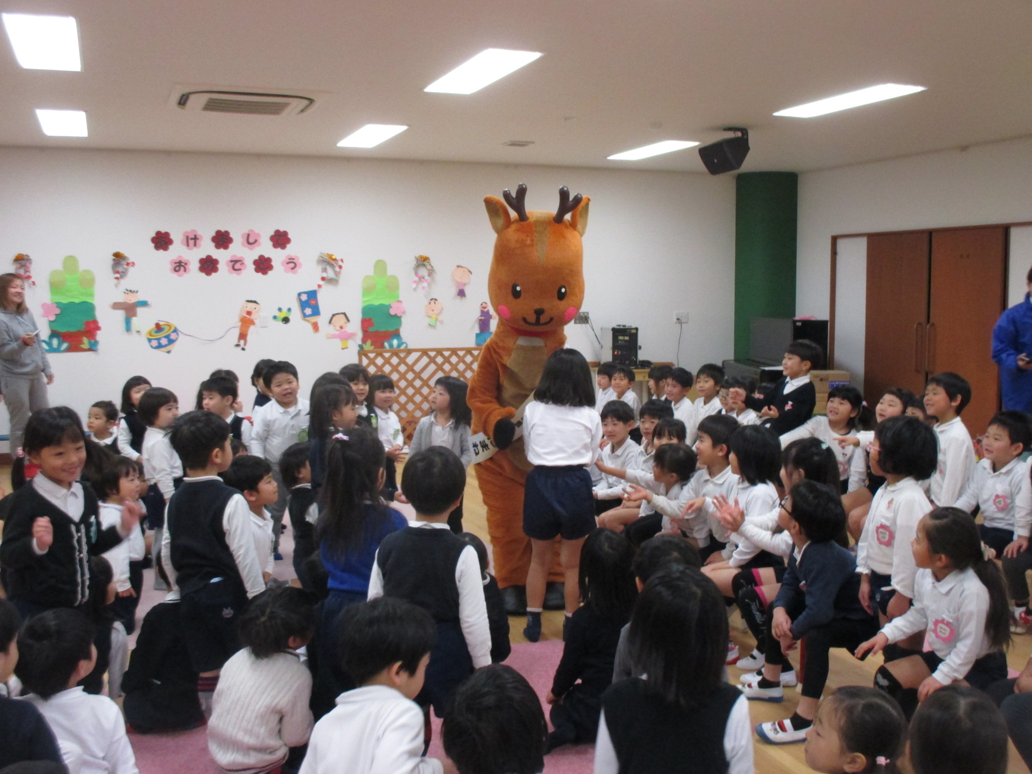 リニマネと触れ合っています