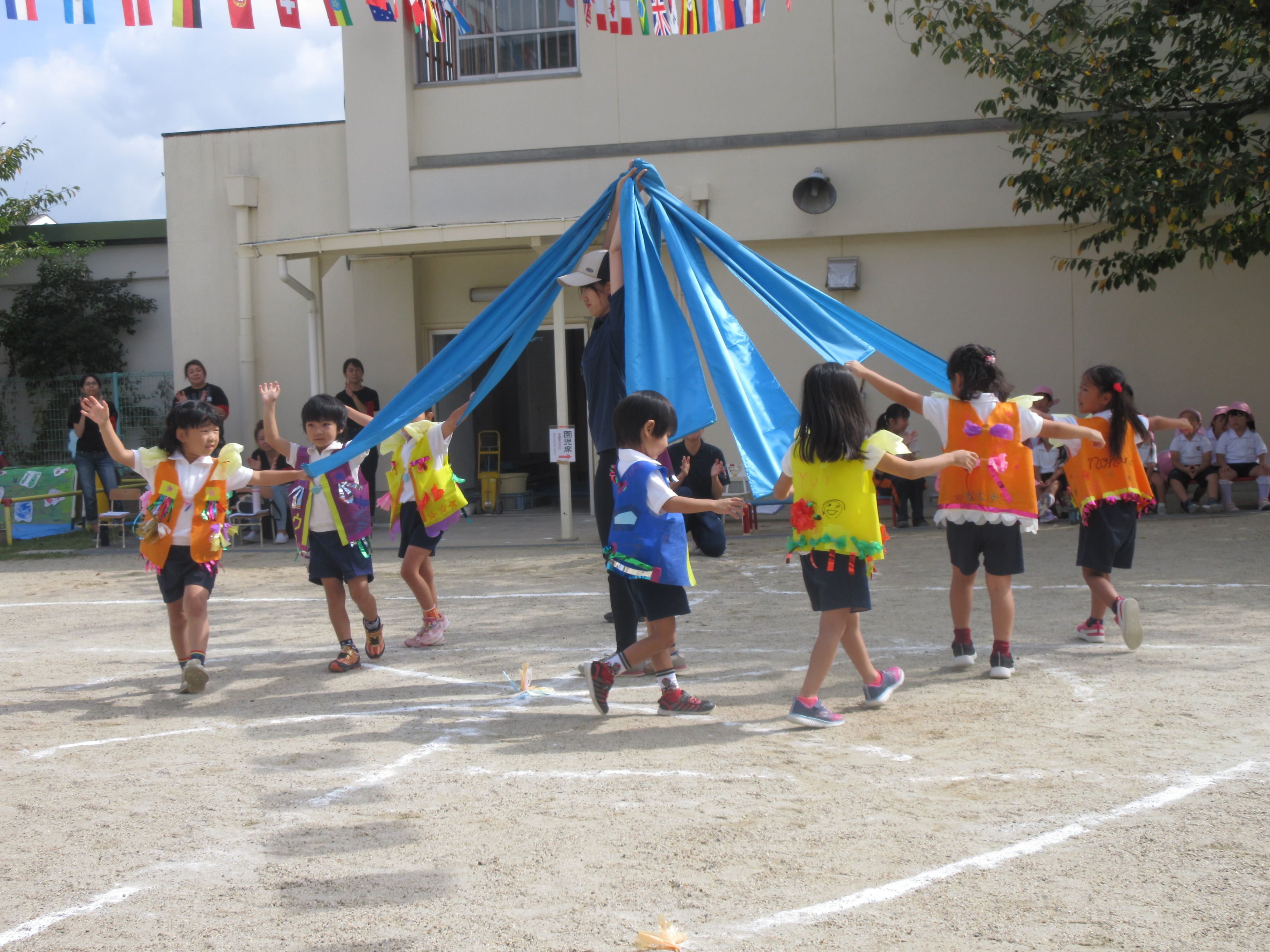 運動会　５歳児パラウェーブ