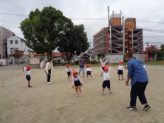 縄を持つ子どもたち