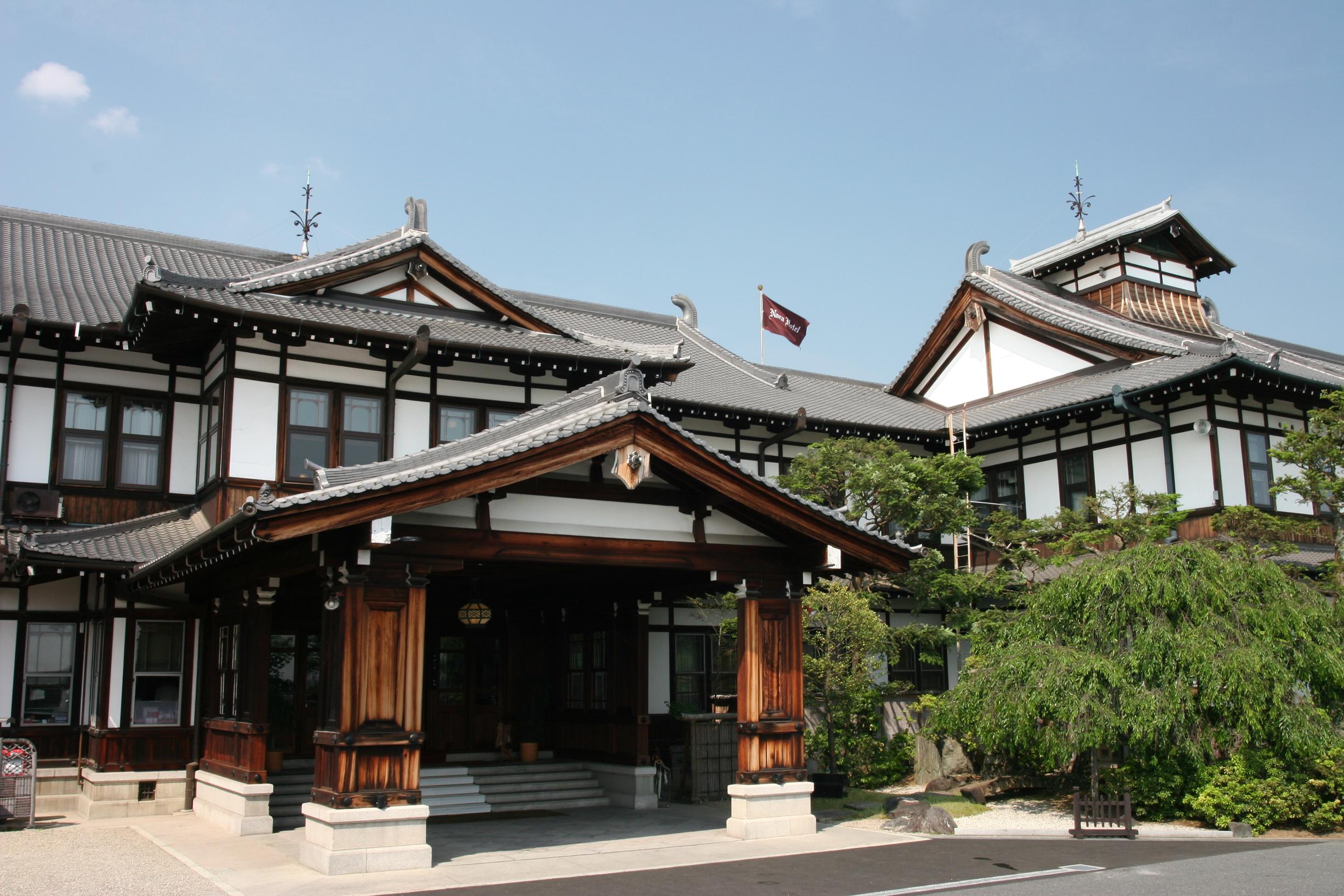 奈良ホテル正面玄関の画像