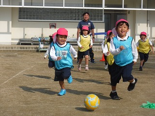 サッカーで遊ぼう