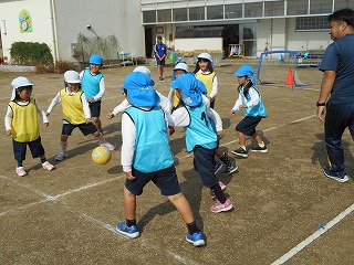 サッカーで遊ぼう