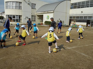 サッカーで遊ぼう