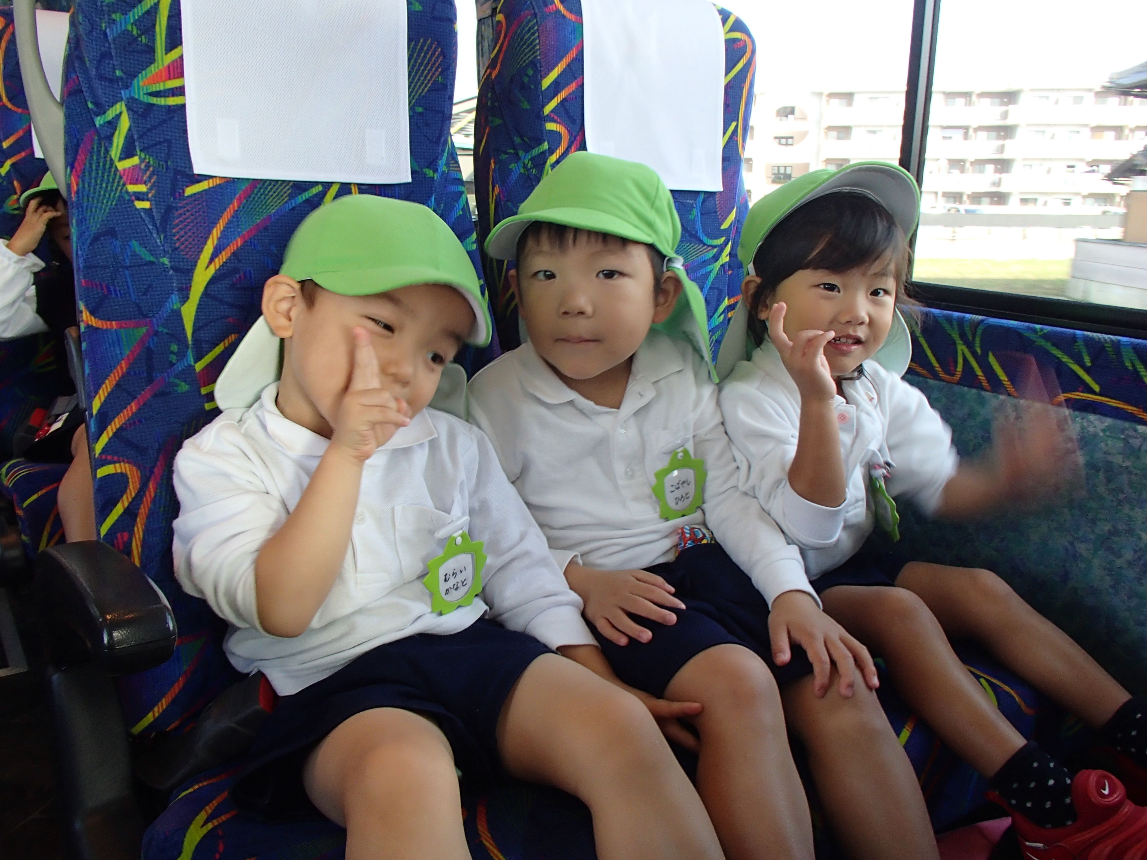 3歳児　バスに乗って出発！