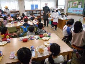 小学校で食べて嬉しいな