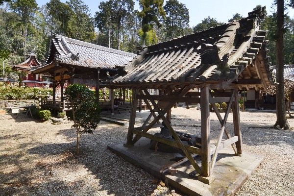 登彌神社手水舎外観