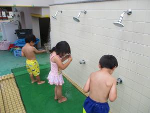 シャワーを浴びています