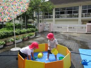 水の掛け合い