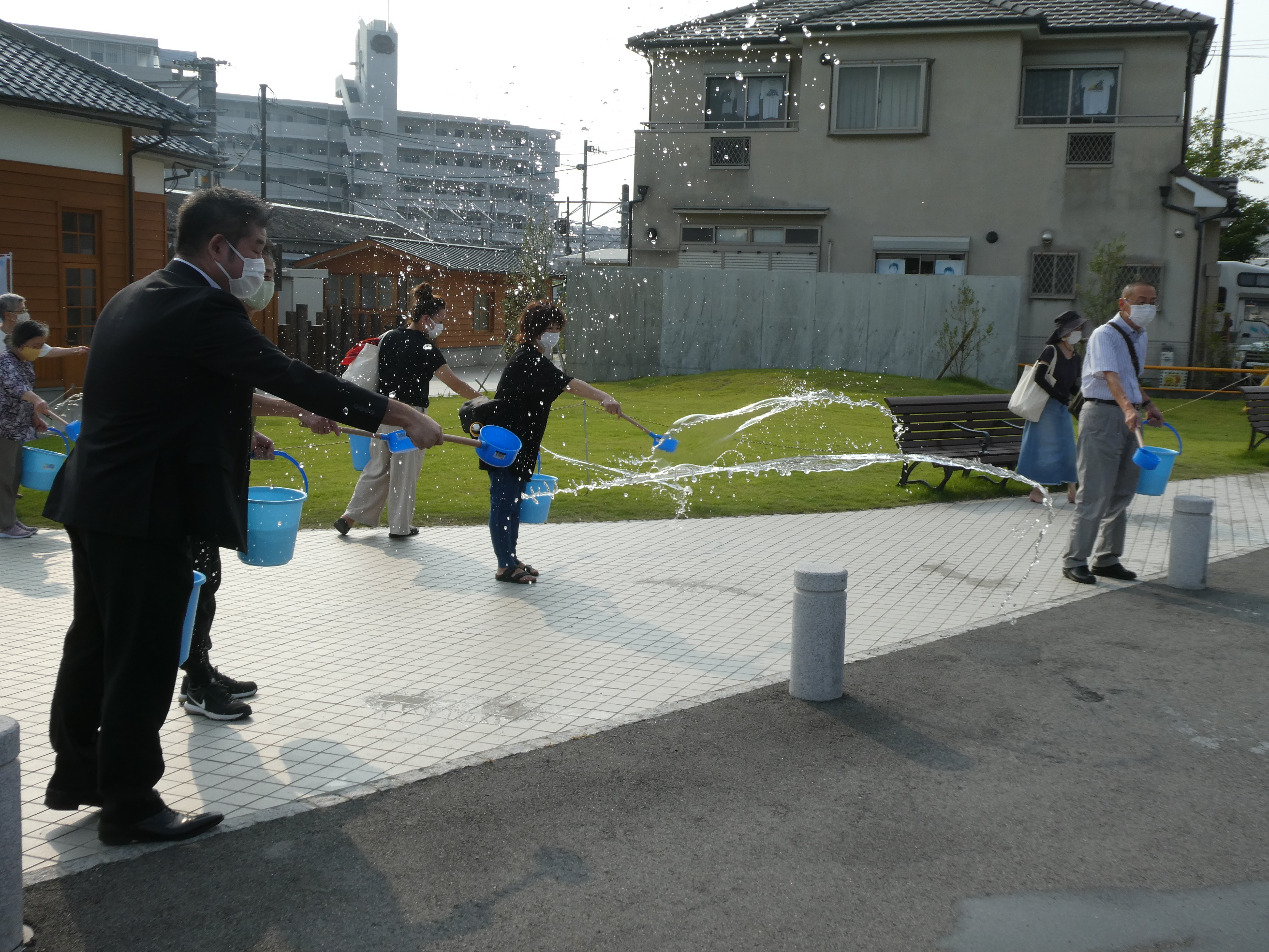 済美地区地域自治協議会打ち水大作戦