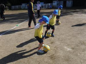 サッカーで遊ぼう