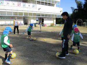 サッカーで遊ぼう