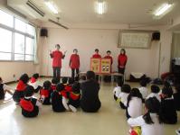 女性防災の方が紙芝居を読んでくれました。