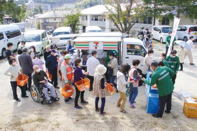 富雄団地での移動販売