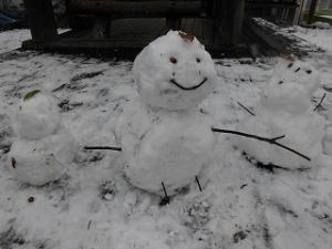 子どもたちが作った雪だるま