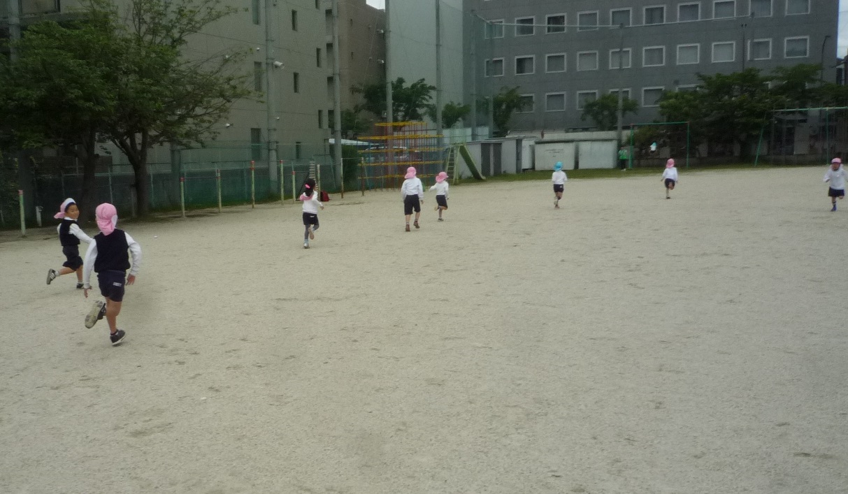 大宮小学校　園外保育の画像2