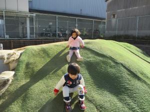 1歳児園庭遊び山