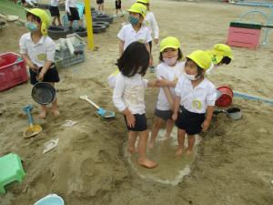 川に入るの気持ちがいいな