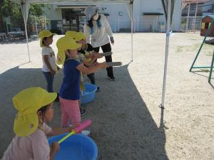 4歳児水鉄砲2