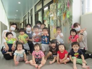 笹と一緒にみんなで写真を撮りました
