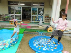 水鉄砲の掛け合い