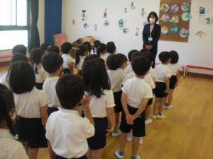 4歳児　終業式を行っています
