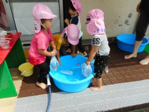 2歳児水遊び