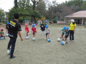 サッカー遊び