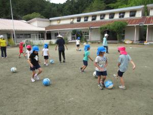 サッカー遊び