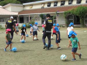 サッカー遊び