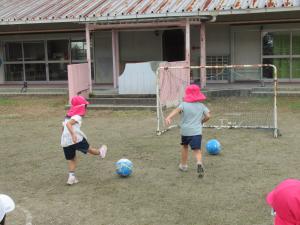 サッカー遊び