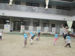 体操をしています（1歳児）