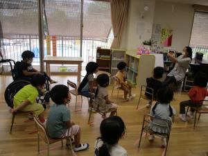 絵本の読み聞かせ（3歳児）