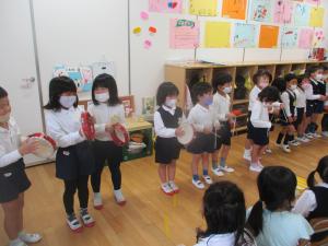 そら組が演奏しています