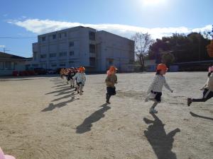 駆け足を小学校でしています