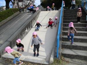 公園の大きなすべり台