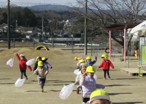 凧揚げをしている様子