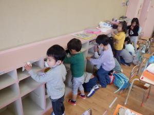 3歳児　保育室の大掃除