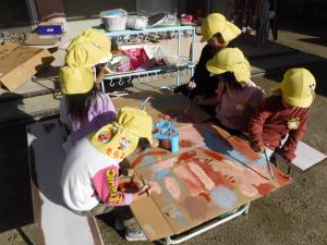 4歳児　ケーキ屋さんを開くための看板作り