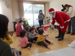 サンタさんからプレゼント（1歳児）