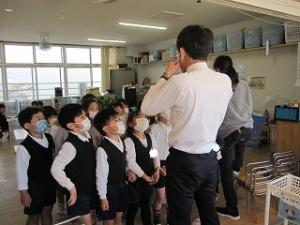 学校では給食も食べるんだよ