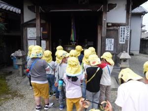 5歳児　油掛け地蔵さんにお参り